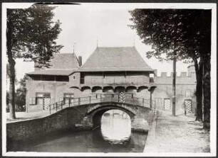 Amersfoort, Niederlande. Koppelpoort. Stadtseite, Land und Wasser Tor