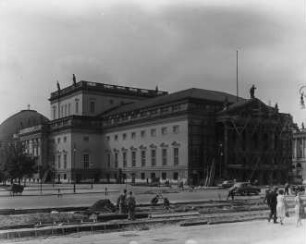 Berlin, Deutsche Staatsoper. Georg Wenceslaus von Knobelsdorff, Carl Gotthard Langhans