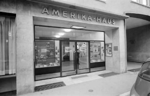 Freiburg: Amerikahaus, Eingang