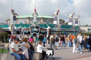 Paris - Disneyland : Besucher im Park Disneyland Paris, 2006