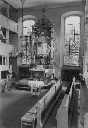 Kirche : Unbekannter Ort. Kirche. Blick auf den Kanzelaltar