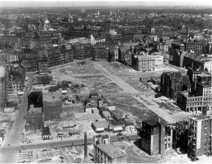 Nachkrieg, zerstörtes Hamburg : Hamburg. Blick auf die durch den Feuersturm 1943 zerstörte Innenstadt