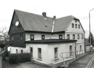 Ebersbach-Neugersdorf, Seifhennersdorfer Straße 8. Wohnhaus mit Anbau (1801/1900)