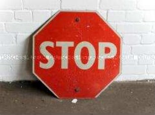 Stoppschild einer Grenzübergangsstelle