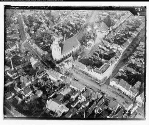 Zerbst, Markt, Rathaus, Kirche