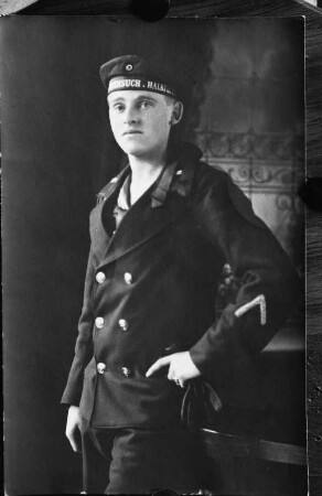 Junger Mann in Uniform