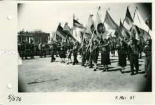 FDJ-Mitglieder auf der Berliner Maidemonstration 1951