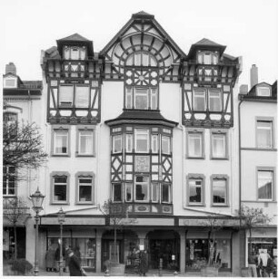 Wohn- und Geschäftshaus; Bad Homburg, Louisenstraße 48