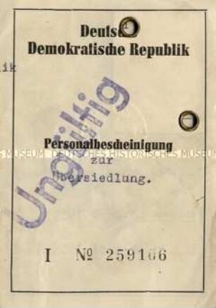 Ausweis der DDR zur Übersiedlung in die Bundesrepublik