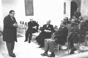 Sulzburg: Hesselbacher erklärt in der Klosterkirche