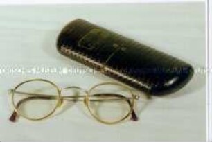 Brille im Etui