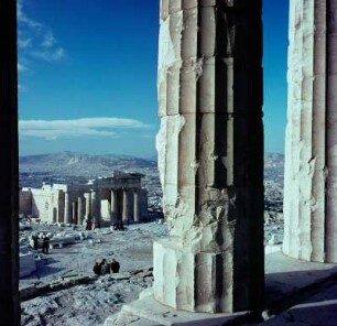 Athen, Akropolis, Blick vom Parthenon zu den Propyläen des Mnesikles