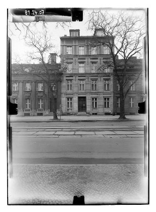 Potsdam, Wilhelm-Pieck-Straße (Charlottenstraße) 10. Wohnhaus. Straßenfront