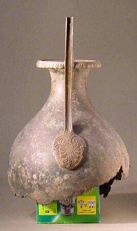 Bauchiger Krug, Boden zerstört