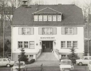 Nassau, Gemeindeamt : Nassau. Gemeindeamt und Sparkasse, Dorfstraße 80. Straßenfront