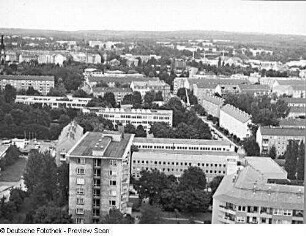 Dresden. Panorama-Aufnahme 6 vom Baukran am Fetscherplatz. Blick entlang der Lortzingstraße über Dürerstraße und Blasewitzer Straße nach Norden, links Turm der Trinitatiskirche