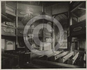 Gemeinderaum der evangelischen Kirche Pawellau Blick zum Altar und Kanzel