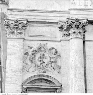 Putti mit Attributen des heiligen Kajetan