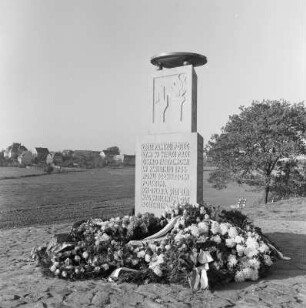 Denkmal für die gefallenen polnischen Soldaten in Crostwitz : Pomnik za padłych pólskich wojakow na Fulkec hórce w Chrósćicach : Crostwitz / Chrósćicy