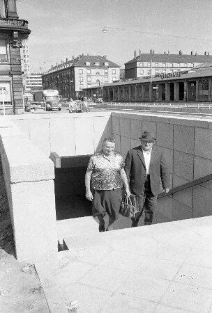 Erneute Inbetriebnahme der neuen Fußgängerunterführung am Ettlinger Tor nach Einsturz einer Stützmauer.