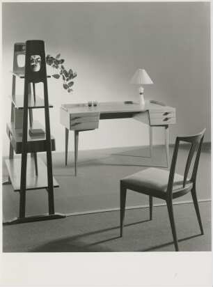 Schreibtisch "1954" und Stuhl "1948" von Rudolf Glatzel