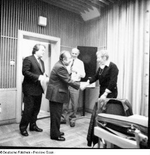 Claudio Arrau begrüßt Lucia Popp