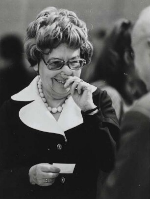 Elfriede Brüning : Elfriede Brüning (1910-2014) anlässlich des VII. Schriftstellerkongreßes der DDR vom 14.11.-16.11.1973 in Berlin