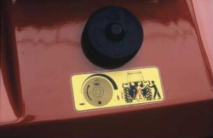 Fotografie: Traktor, Bedienelement, Elektronische Schlupfregelung (ESR)