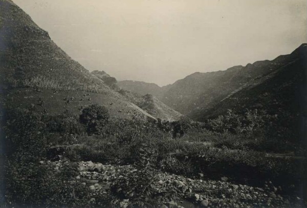 "Entrance to the valley of Tipaerui, Tahiti"