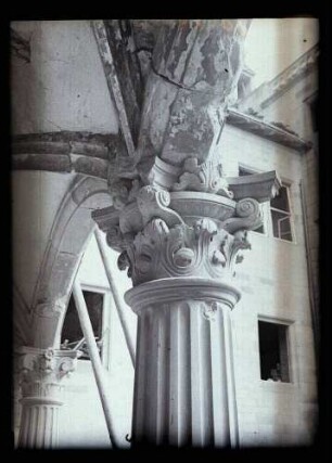 Altes Schloss, Schlosshof, Kapitell der Arkaden, Aufnahme 1947
