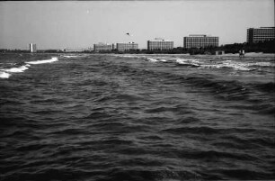 Mamaia [Kreis Constanta]: Strand mit Hotelblocks