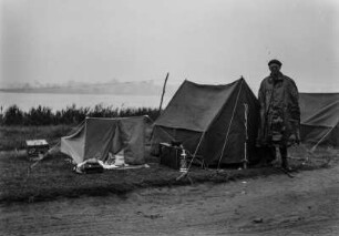 Zeltlager : Zeltlager der Reisegruppe um Konrad Voppel.