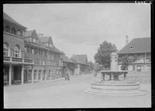 Essen, Siedlung Margarethenhöhe : Essen. Kleiner Markt. Siedlung Margarethenhöhe und Brunnen