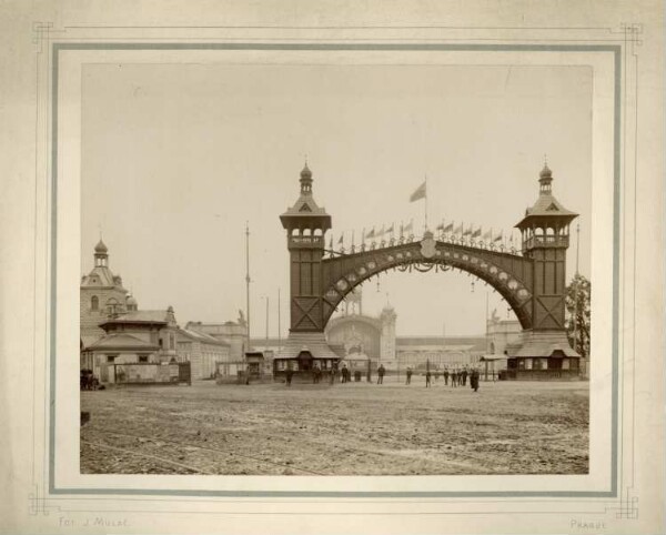 Bâtiment d'exposition dans le jardin royal arboré de Prague-Bubentsch, construit pour l'exposition du jubilé national de 1891