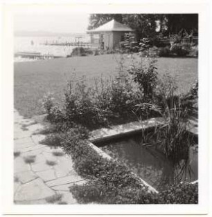 Garten Noack, Berlin-Friedrichshagen: Wasserbecken und Bootssteg