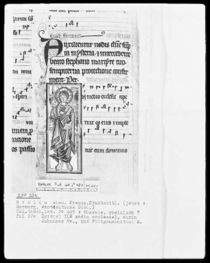 Missale — Initiale I (n medio ecclesie), darin der Evangelist Johannes, Folio 22verso