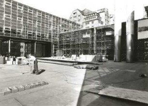 Dresden-Altstadt, Bernhard-von-Lindenau-Platz 1. Neubau Sächsischer Landtag. Innenhof. Teilansicht mit Ergänzungsbau Devrientstraße und Packhof-Flügel