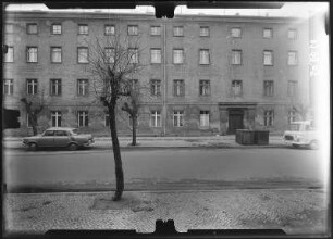 Neuruppin, August-Bebel-Straße 6. Wohnhaus. Straßenfront (Teilansicht)