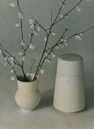 Vase "Halle" und Dose "Hansa" von Luise Charlotte Koch