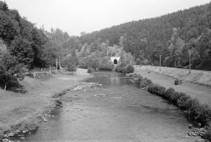 Huzenbach: Murgtal und Bahnlinie mit Tunnel [wohl Mähderbuckel-Tunnel]