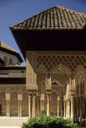 Alhambra — Palacios Nazaries — Palacio de los Leones — Patio de los Leones — Östlicher Pavillon des Löwenhofes