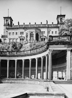 Dresden. Schloss Albrechtsberg. Gartenseite, Hauptterrasse, Kolonnade