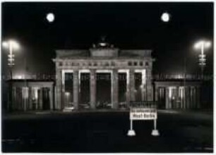 Berlin, Brandenburger Tor bei Nacht