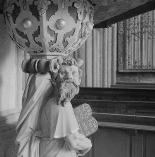 Stralsund. St.-Nikolai-Kirche, Kanzel, Moses als Träger