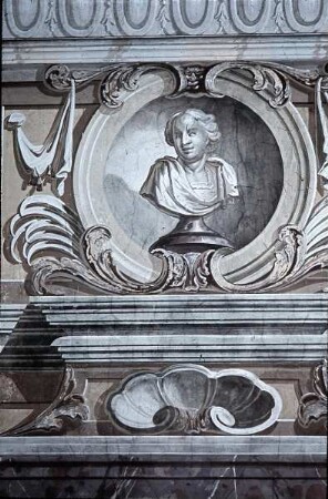 Festsaal: Büste in der Supraporte
