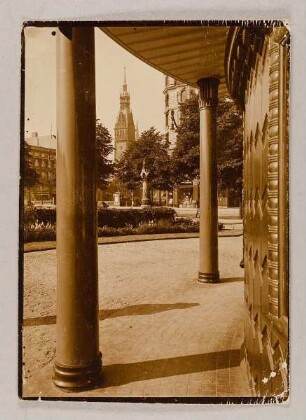 Blick vom Reisepavillon am Jungfernstieg zum Rathaus, Hamburg