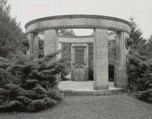 Denkmal für das 107. Infanterieregiment : Denkmal für das 107. Infanterieregiment.Sandstein, Metallguß (1921). Leipzig, Südfriedhof