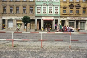 DDR. Wohn-und Geschäftshäuser in einer Altstadt