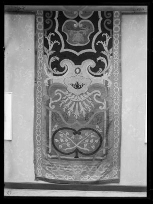Läufer mit Flechtband- und Akanthusornament