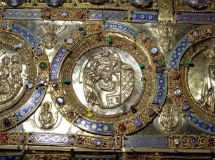 Schrein des heiligen Maurus — Der heilige Maurus tauft